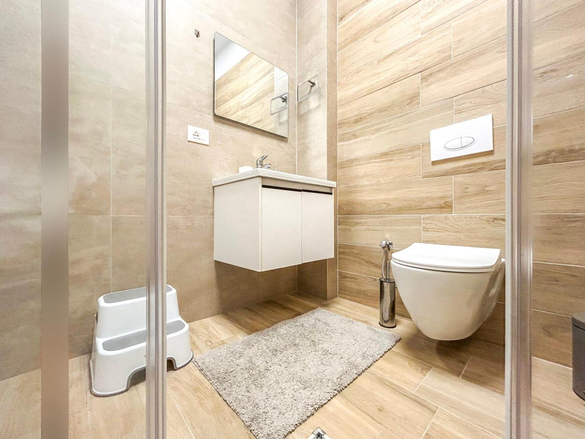 Miki Qerret Kavaje 925 Apartament