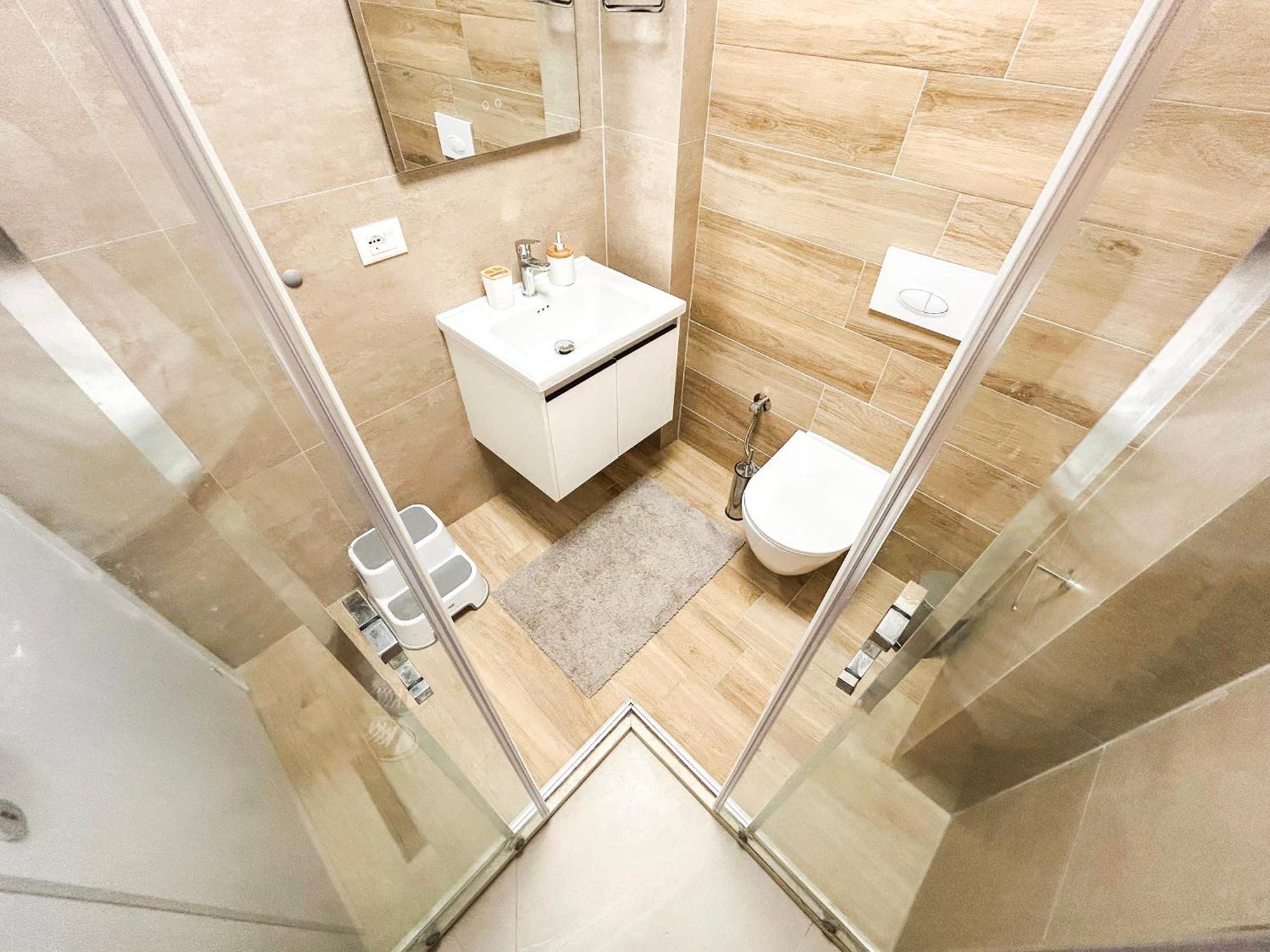 Miki Qerret Kavaje 925 Apartament