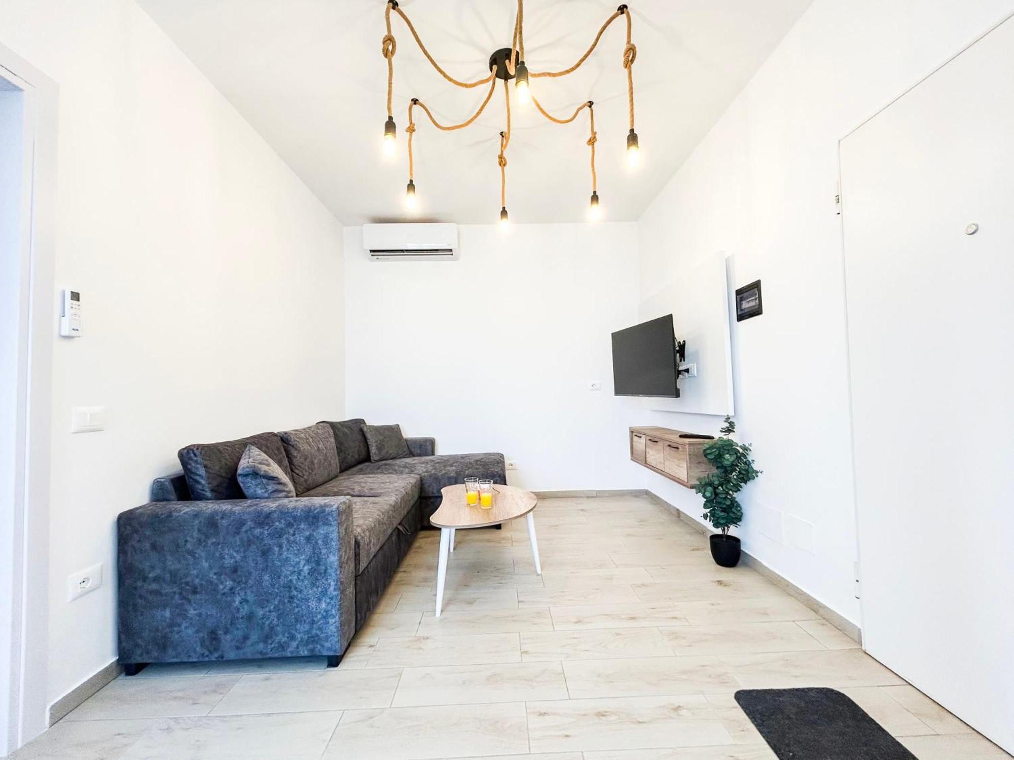 Miki Qerret Kavaje 925 Apartament *