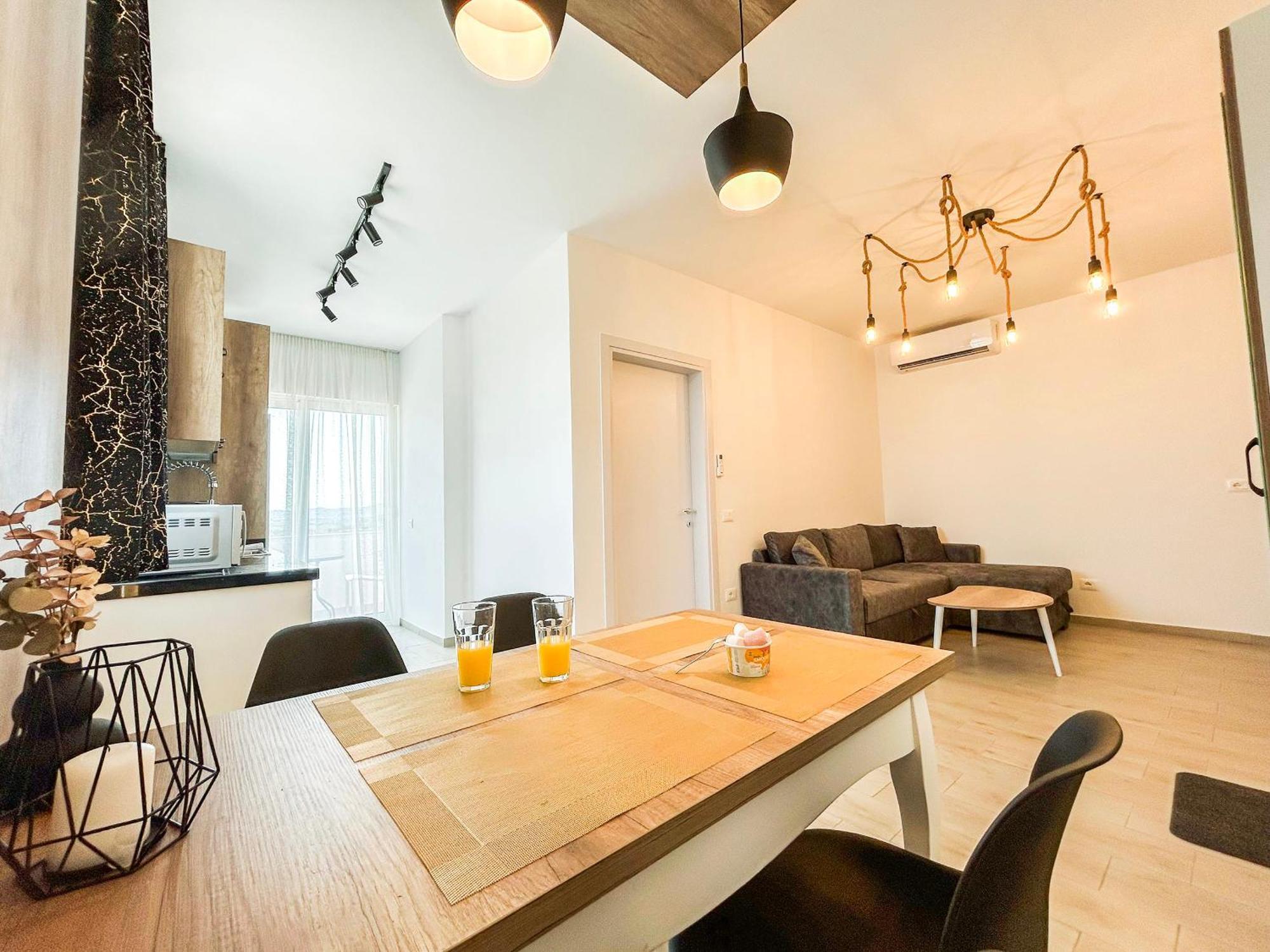 Miki Qerret Kavaje 925 Apartament *