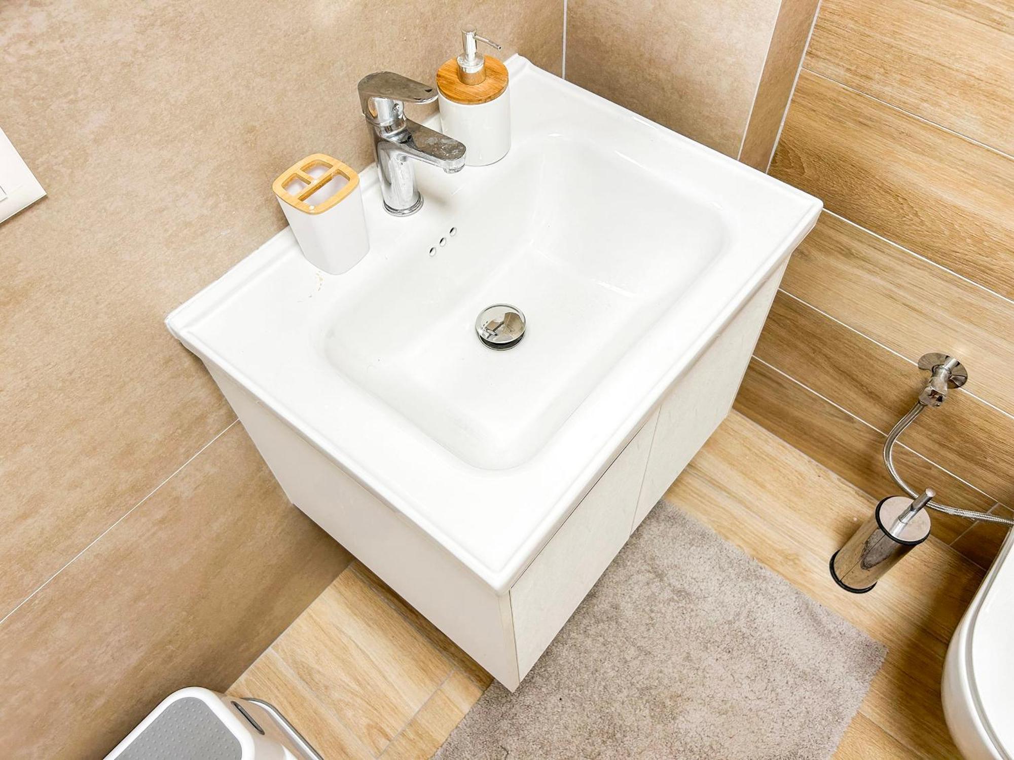 Miki Qerret Kavaje 925 Apartament