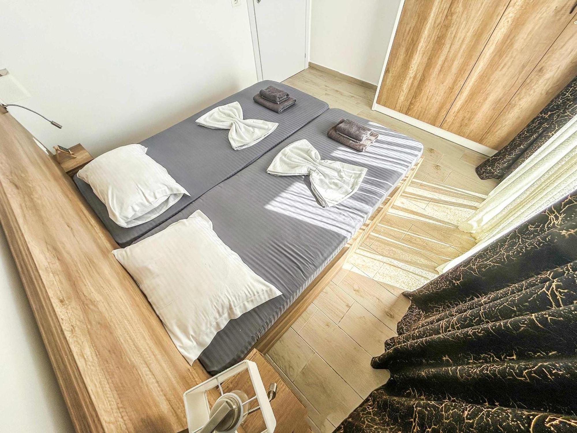 Miki Qerret Kavaje 925 Apartament Golem (Tirana)