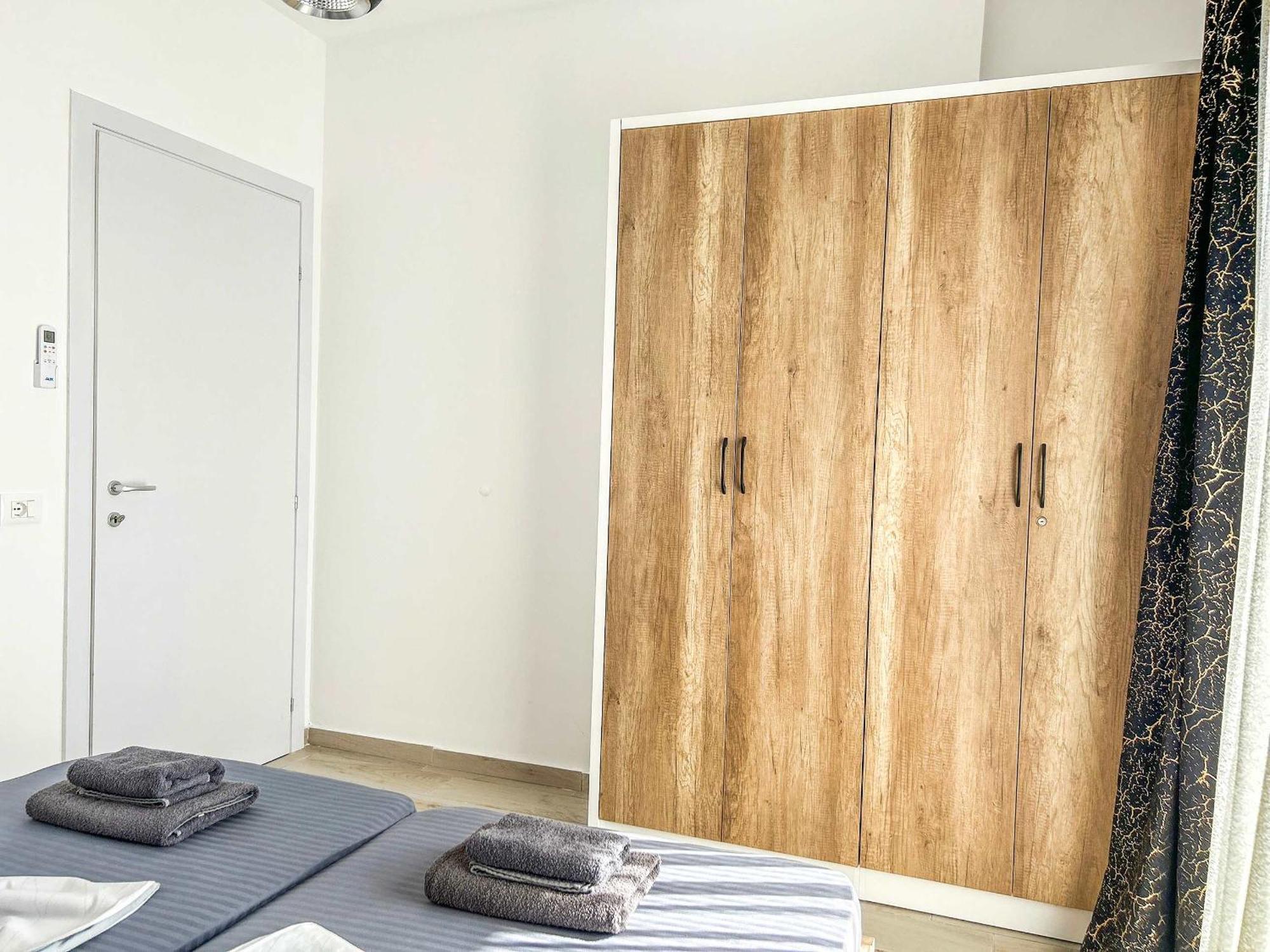 Miki Qerret Kavaje 925 Apartament